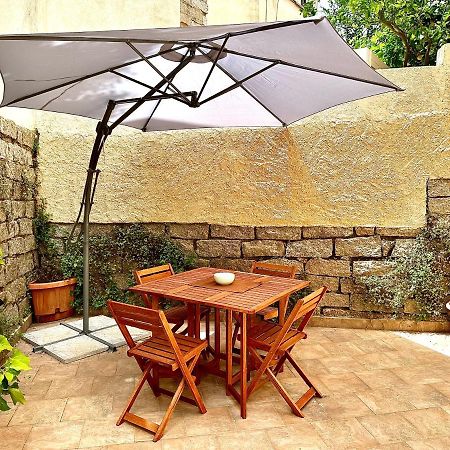 Spacious 3-Bedroom Apartment With Courtyard In Tempio Pausania - Perfect For Families Eksteriør billede