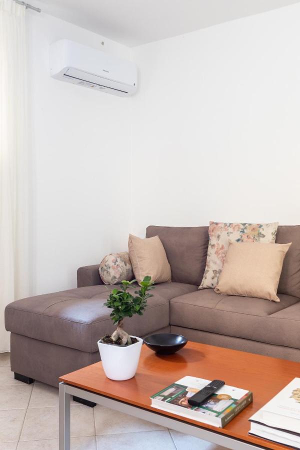 Spacious 3-Bedroom Apartment With Courtyard In Tempio Pausania - Perfect For Families Eksteriør billede