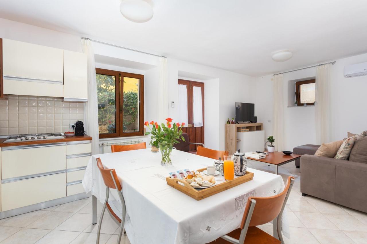 Spacious 3-Bedroom Apartment With Courtyard In Tempio Pausania - Perfect For Families Eksteriør billede