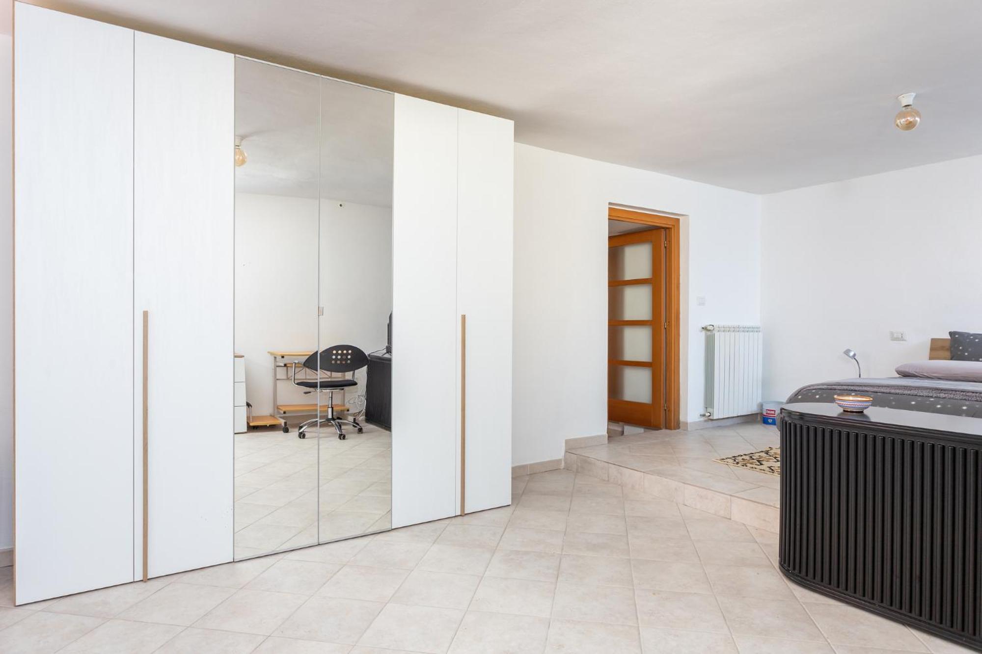 Spacious 3-Bedroom Apartment With Courtyard In Tempio Pausania - Perfect For Families Eksteriør billede
