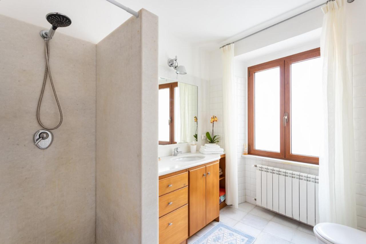 Spacious 3-Bedroom Apartment With Courtyard In Tempio Pausania - Perfect For Families Eksteriør billede