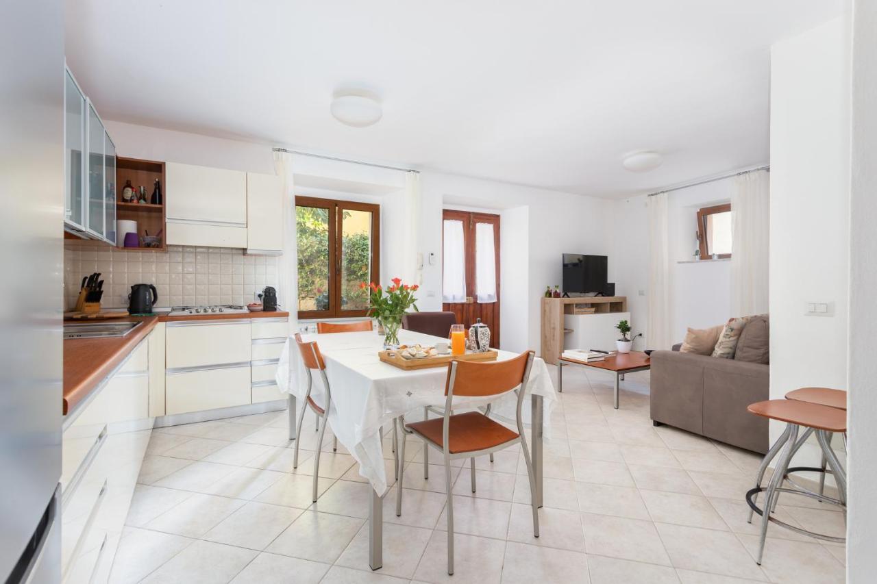 Spacious 3-Bedroom Apartment With Courtyard In Tempio Pausania - Perfect For Families Eksteriør billede