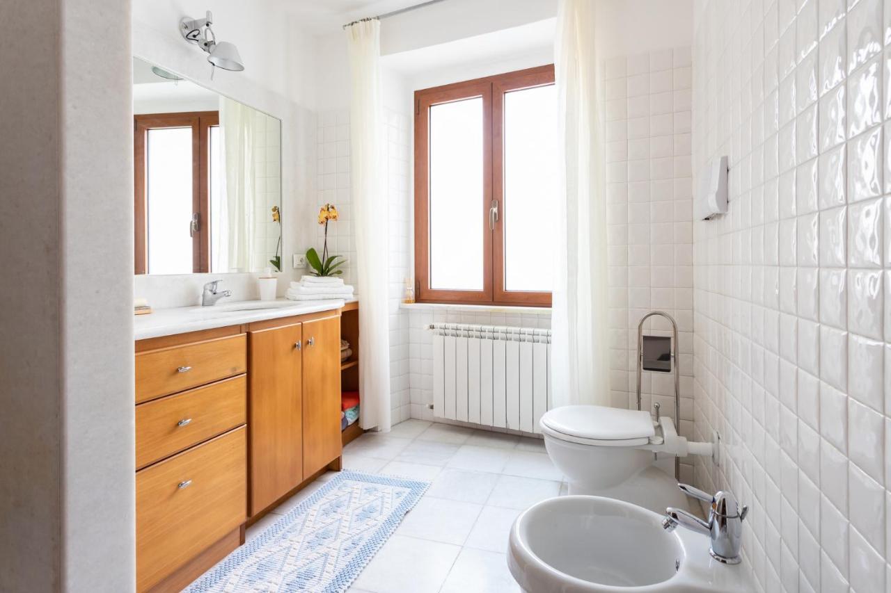 Spacious 3-Bedroom Apartment With Courtyard In Tempio Pausania - Perfect For Families Eksteriør billede
