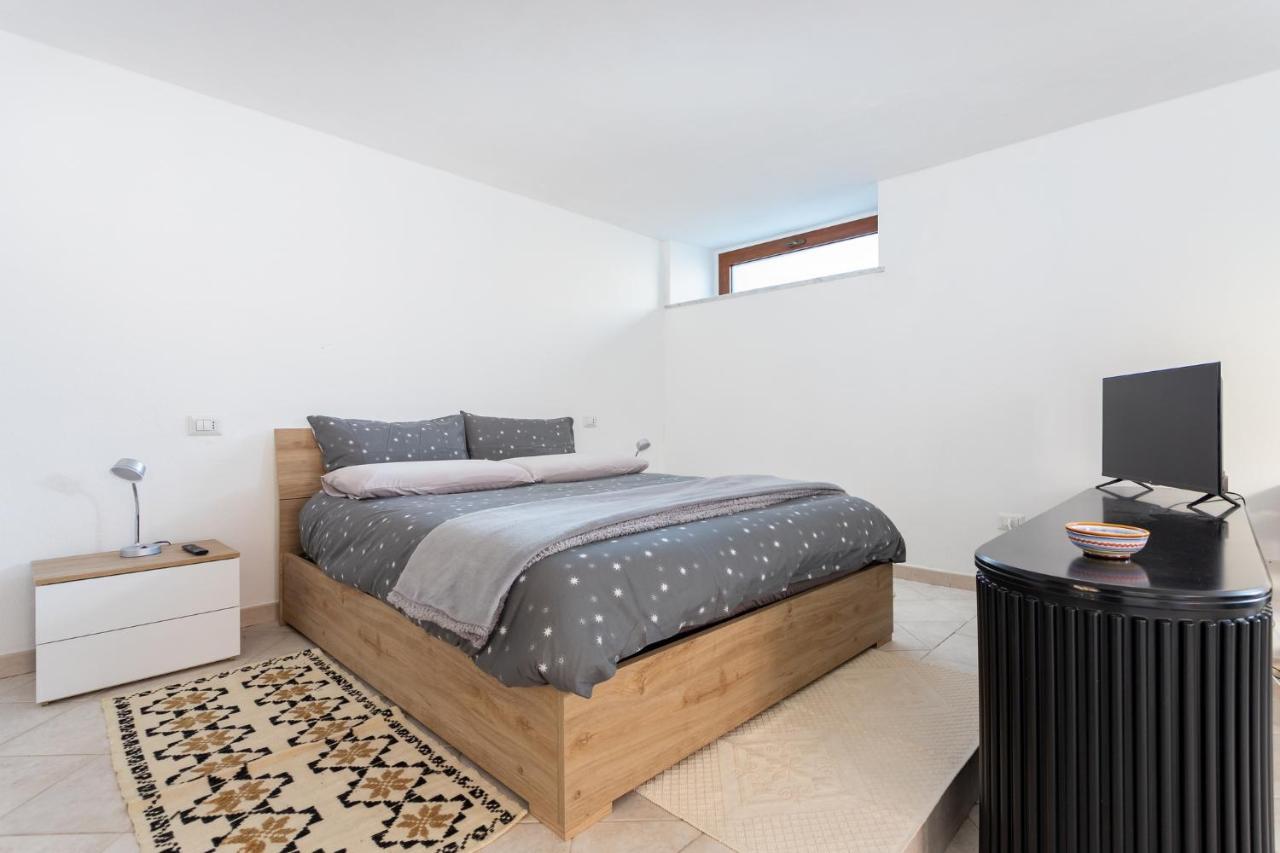 Spacious 3-Bedroom Apartment With Courtyard In Tempio Pausania - Perfect For Families Eksteriør billede