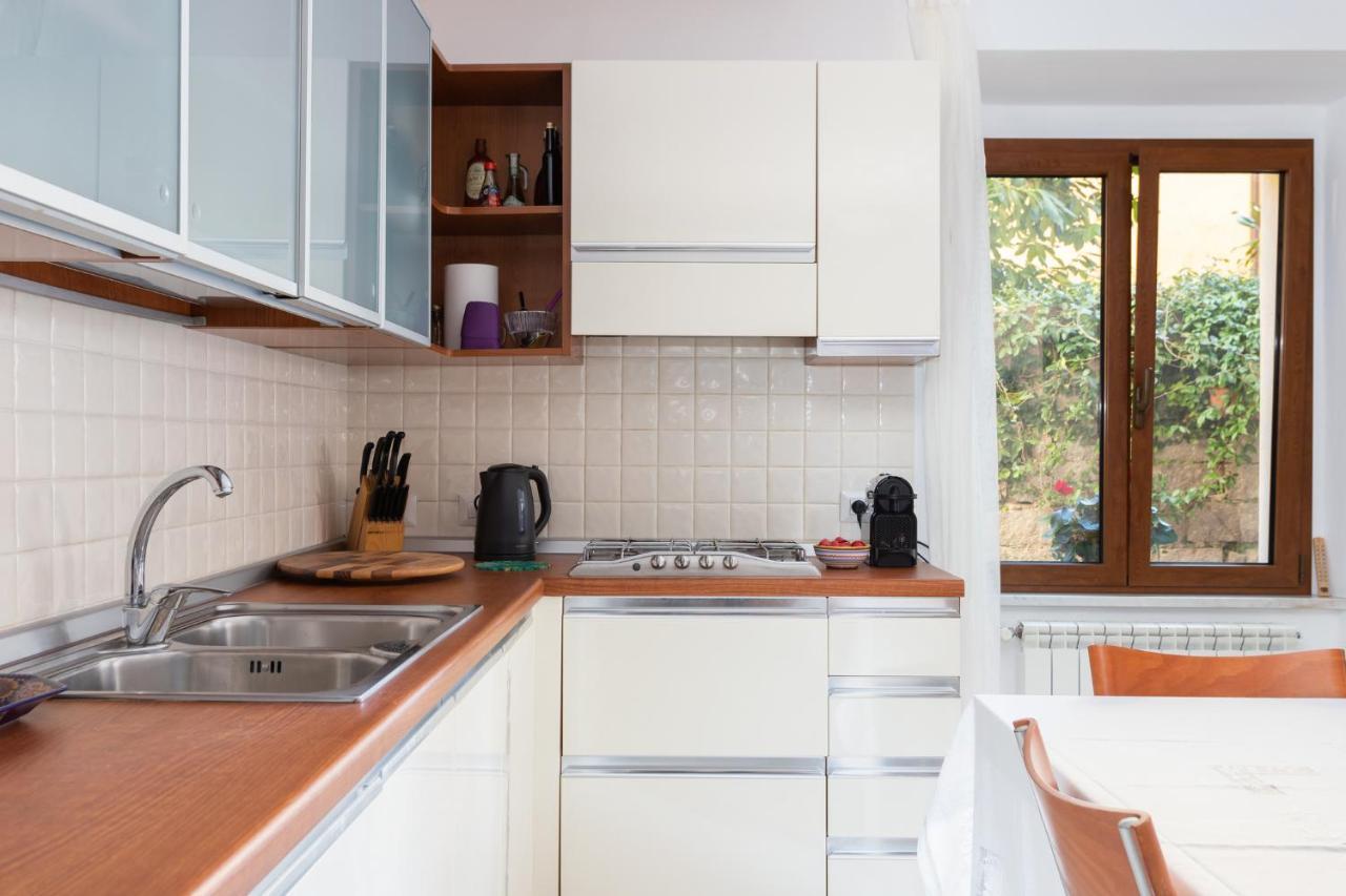 Spacious 3-Bedroom Apartment With Courtyard In Tempio Pausania - Perfect For Families Eksteriør billede