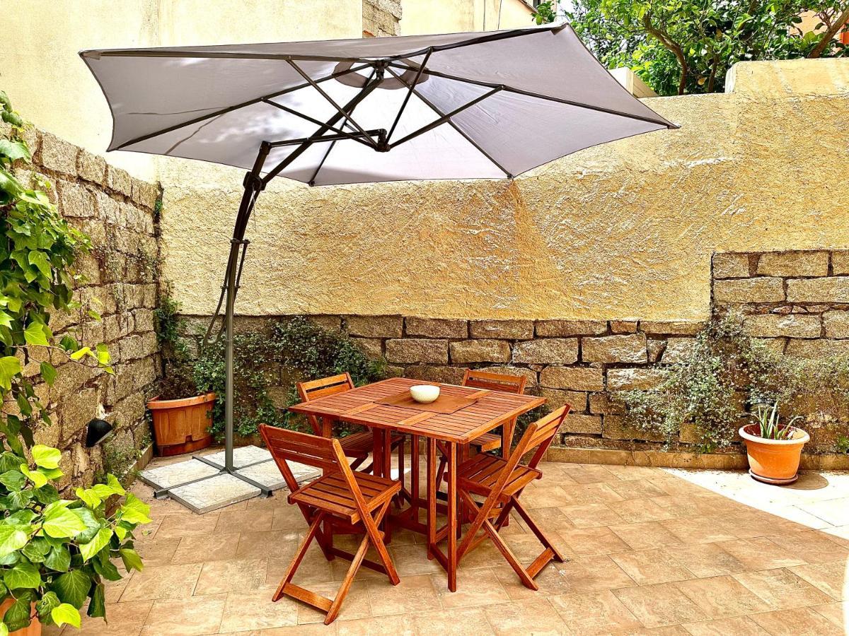 Spacious 3-Bedroom Apartment With Courtyard In Tempio Pausania - Perfect For Families Eksteriør billede